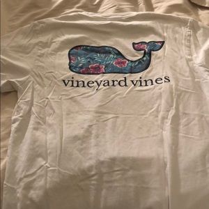 Vineyard vines T shirt